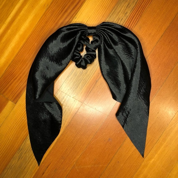 Urban Outfitters Darling draped bow scrunchie OS NWOT - Picture 1 of 2